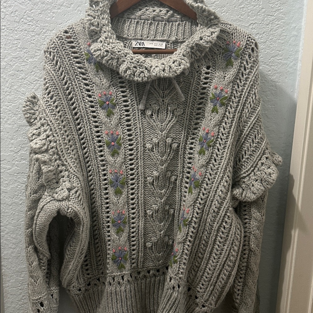 ZARA Embroidered Gray Flowery Sweater Front and Back Intricate Design Size M - Picture 2 of 9